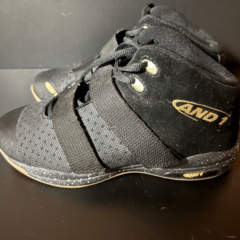 Women’s black AMD1’s | US 6